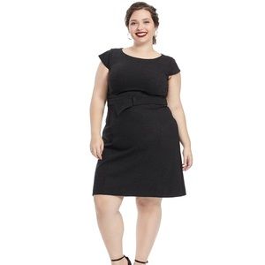 Tocca gray knit cap sleeve shift dress with faux belt. VGUC Perfect for work!